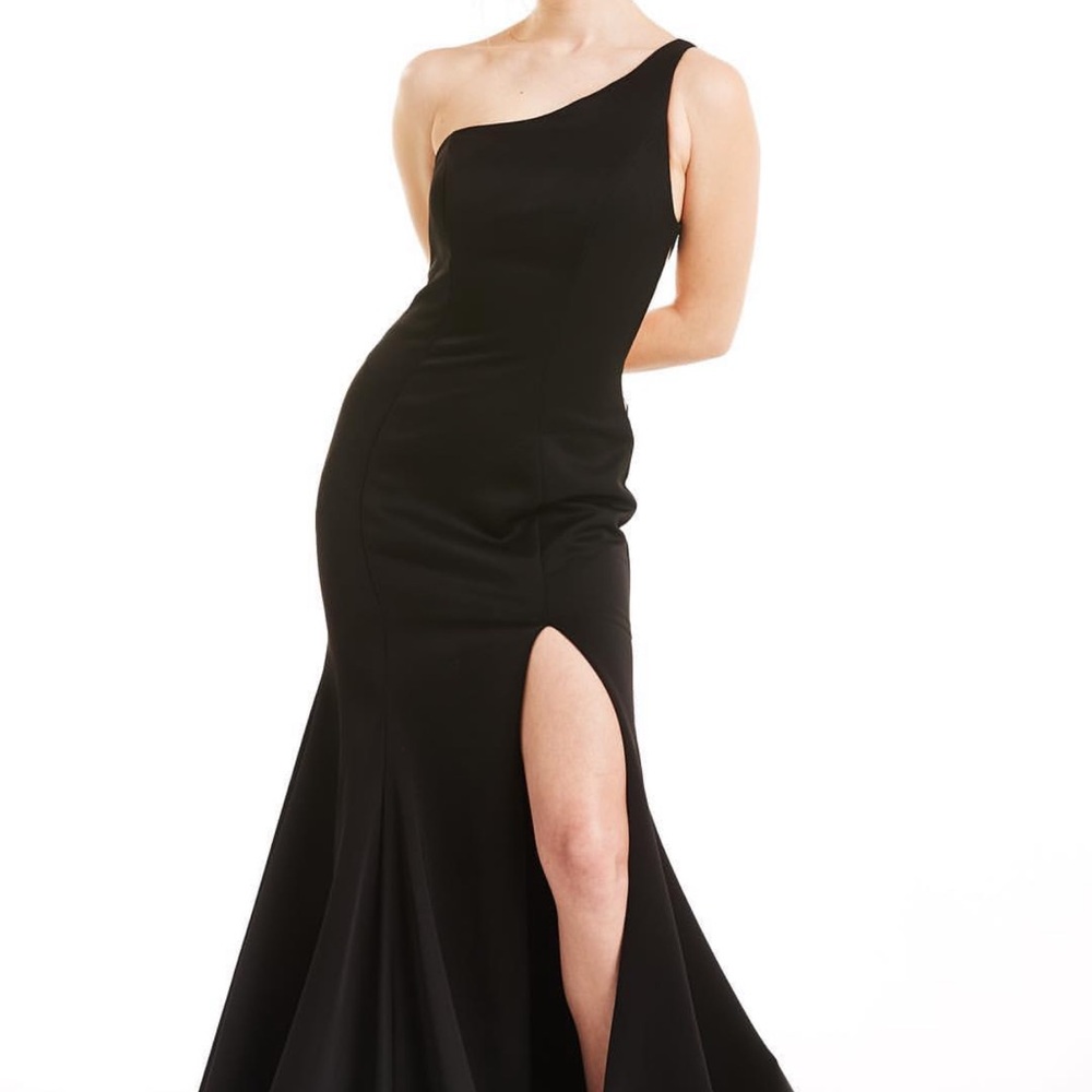 Elegant Black One-Shoulder Prom Dress